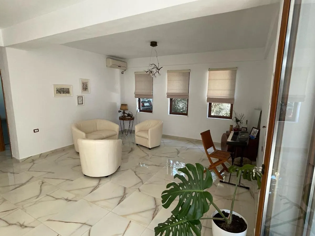 Xho's Forest Guest House Berat 0*,